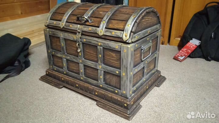 Сундук деревянный