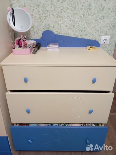 Продается комплект детской мебели