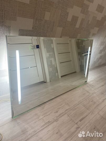 Зеркало с подсветкой для ванной