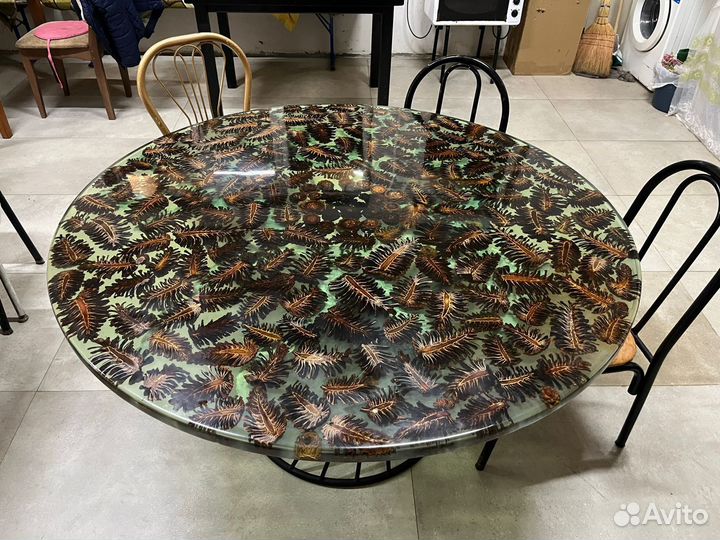 Стол ручной работы с шишками