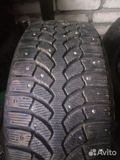 Bridgestone Blizzak Spike-01 205/55 R16