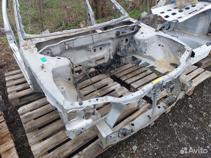 Передняя часть кузова nissan sunny N16