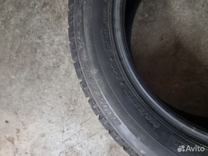 Bridgestone Blizzak VRX 215/55 R17