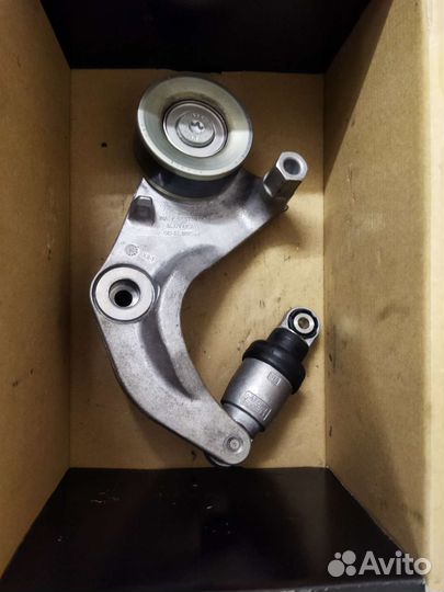 Натяжитель ремня генератора на Honda CR- V