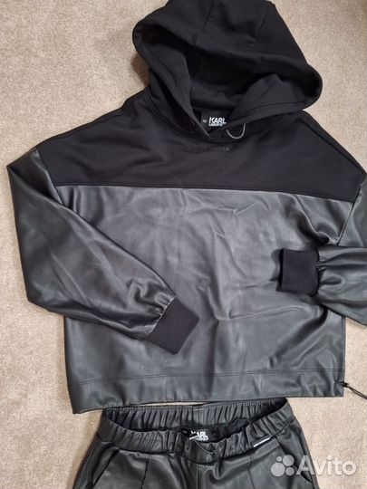 Спортивный костюм женский