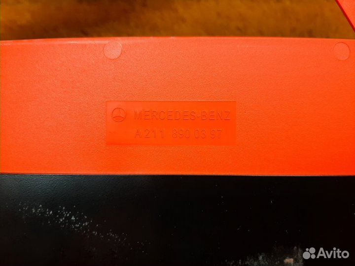 Знак аварийной остановки Mercedes-Benz E-Class