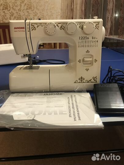 Продаю швейную машину