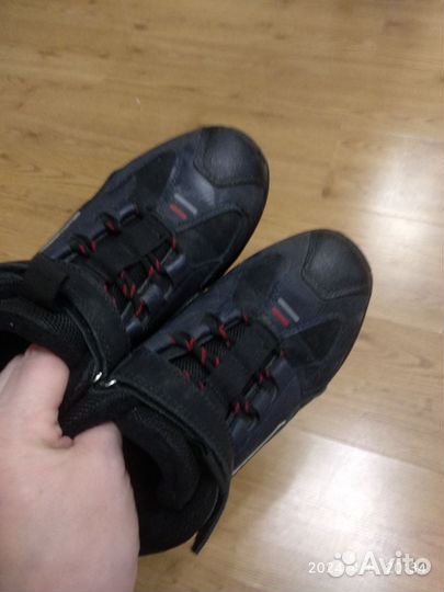 Ботинки осенние кроссовки