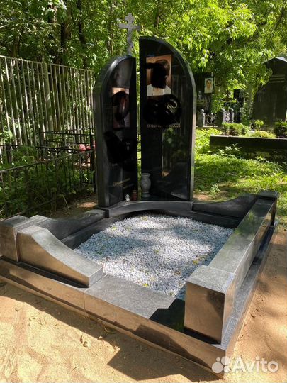 Мемориальные комплексы, памятники, ограды