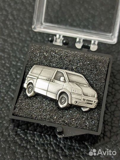 Значок на лацкан пиджака Volkswagen Multivan