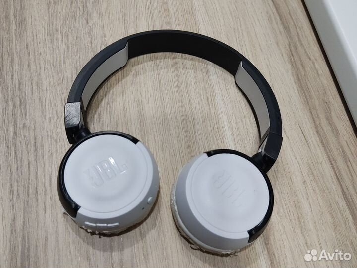 Беспроводные наушники jbl