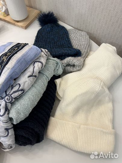 Женские зимние шапки и шарфы цена за все
