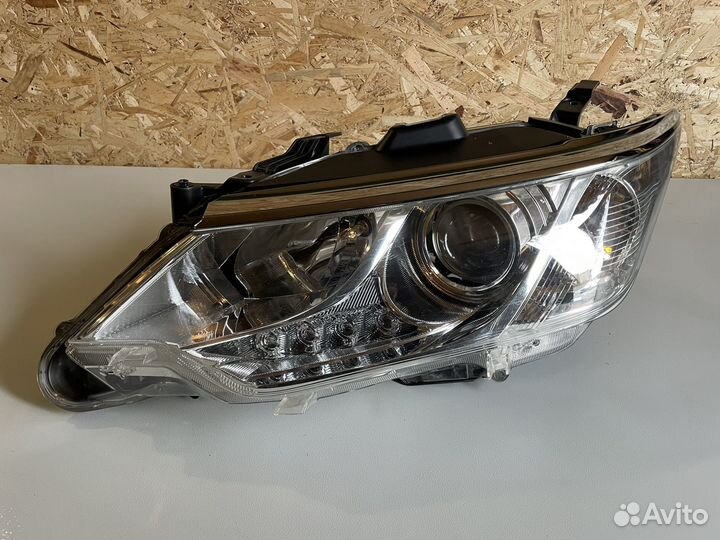Фара левая ксенон Toyota Camry V55 оригинал