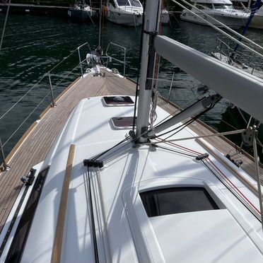 Парусная яхта Beneteau Oceanis 37