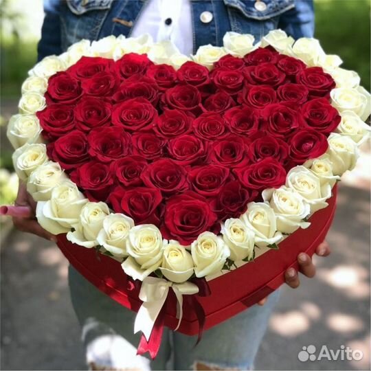 Розы в коробке сердце из роз