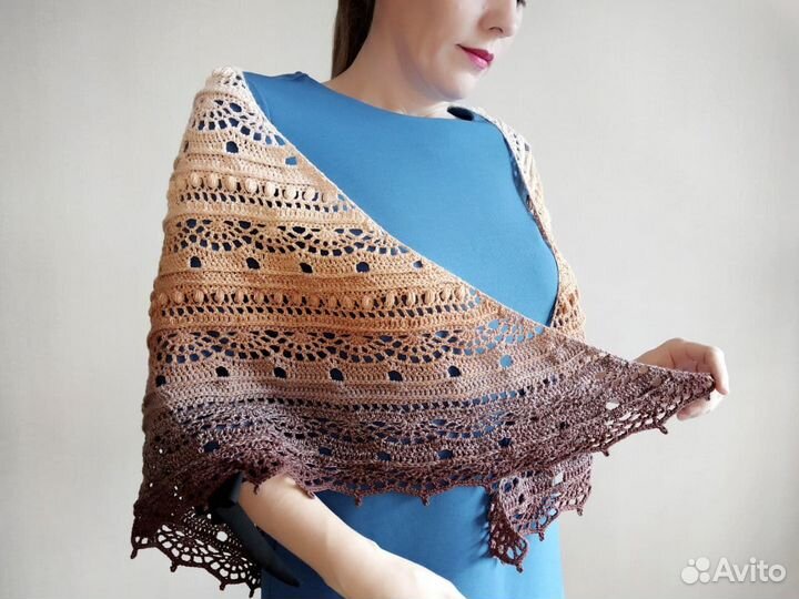 Новая вязаная шаль ручной работы
