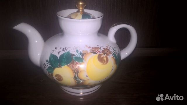 Чайник заварочный и чашка с подстаканником