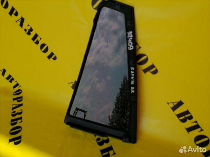 Стекло двери задней правой (форточка) Toyota Rav4