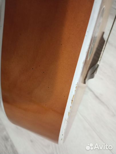 Акустическая гитара