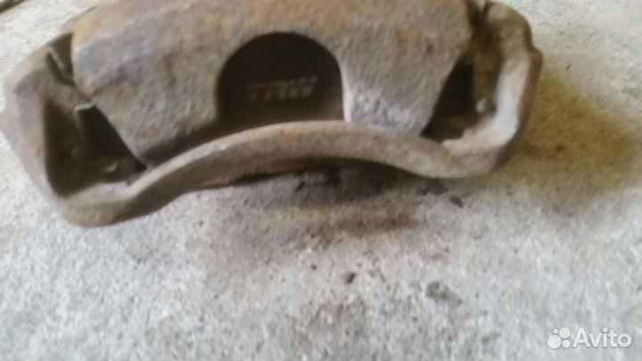 Суппорт тормозной передний Honda CR-V 1