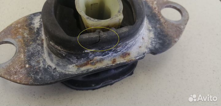 Опора кпп левая Duster 2012