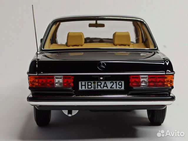 Mercedes 200 (W123) 1982 Black 1:18 Norev