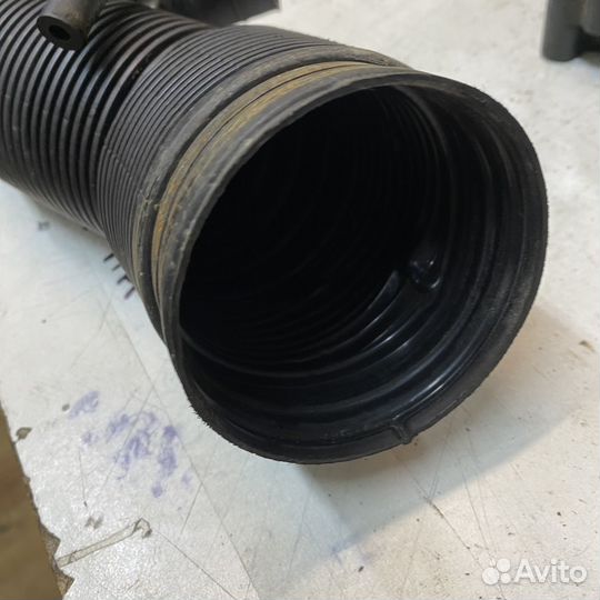 Патрубок воздушного фильтра Skoda Octavia A4