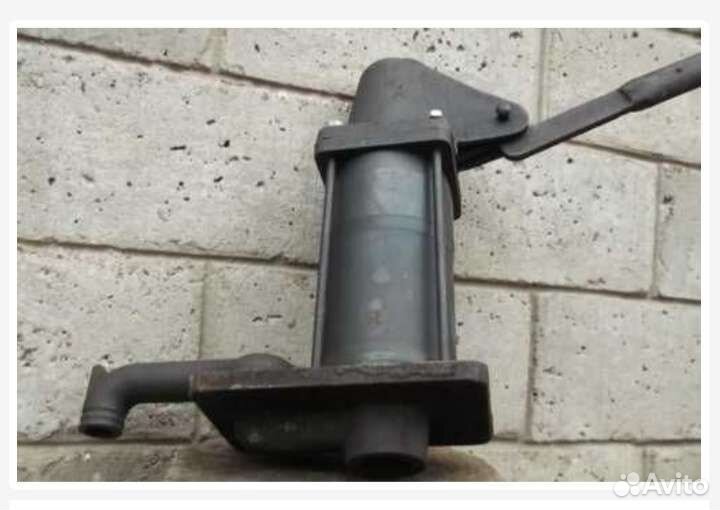 Насос водяной ручной