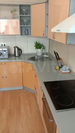2-к. квартира, 76 м², 4/17 эт.