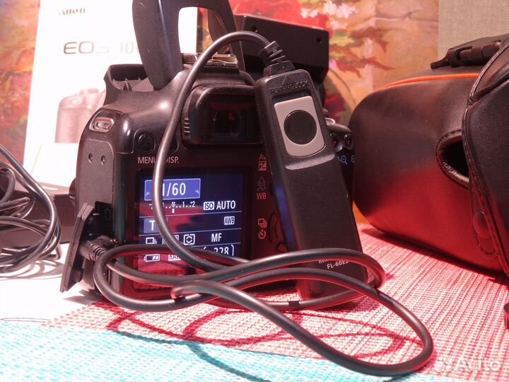 Зеркальный фотоаппарат Canon