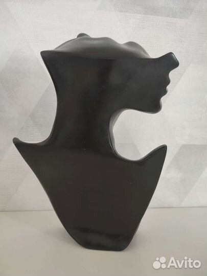 Интерьерная статуэтка 