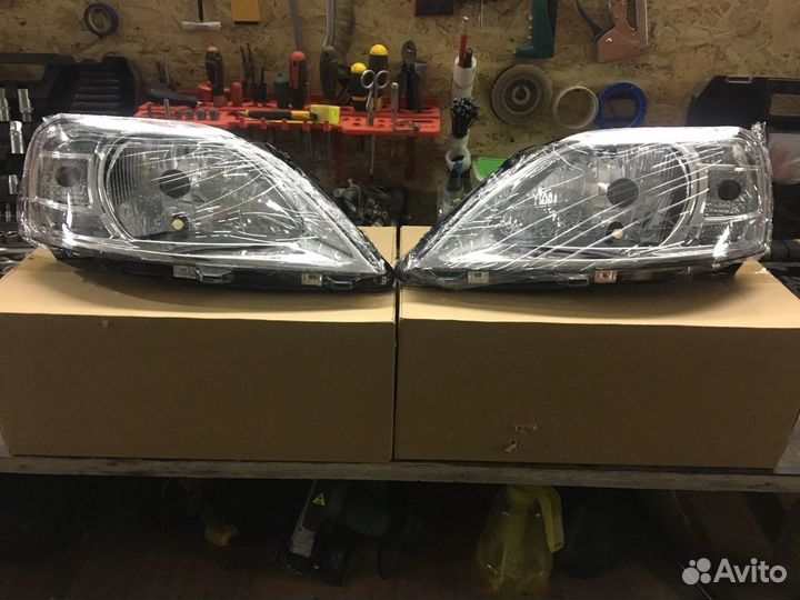 Фара Рено Логан ларгус