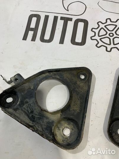 Кронштейн подрамника Nissan Primera P12 1.6 2006