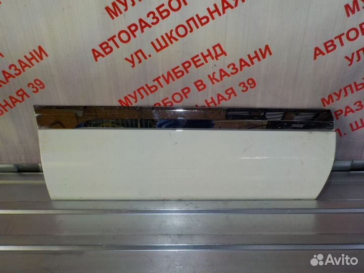 Накладка задней правой двери Фольксваген Туарег 2