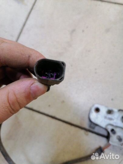 Замок капота Volkswagen Golf Plus 5