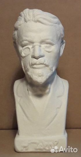 Бюсты - Гоголь, Чехов, Достоевский и т.д