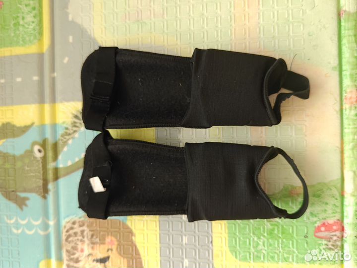 Щитки футбольные детские размер м