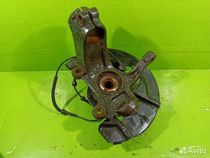 Кулак поворотный передний правый Land Rover