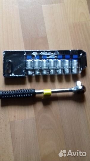 Набор торцевых головок с трещеточным ключем