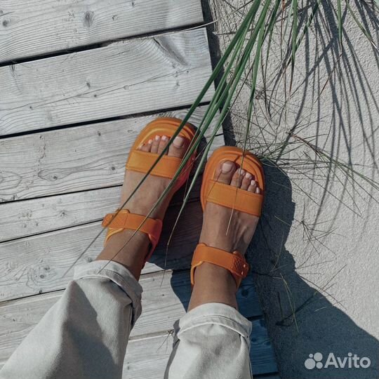 Маникюр и педикюр в центре Калининграда