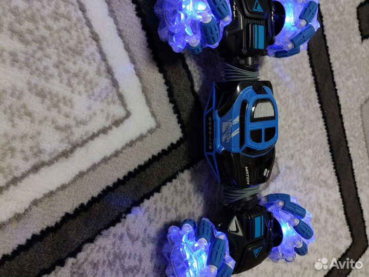 Машина на пульте управления офф-роад