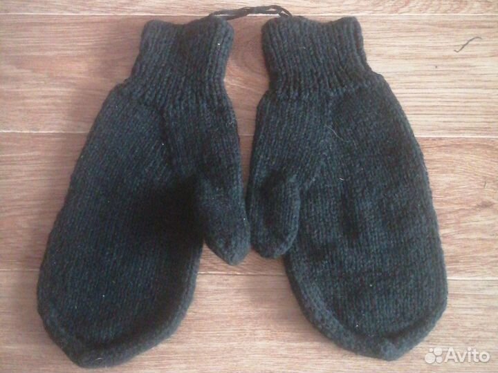 Вязаные носочки и варежки