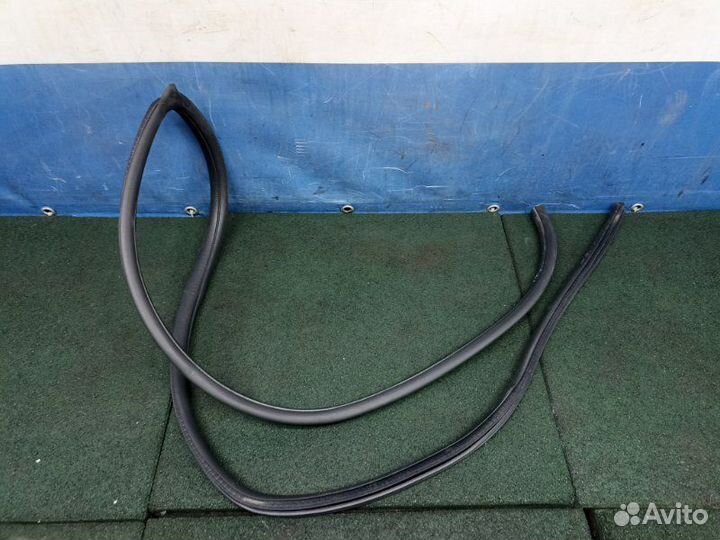 Уплотнитель дверного проема задний левый LADA