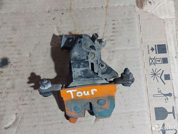 Замок крышки багажника Skoda Octavia Tour A4