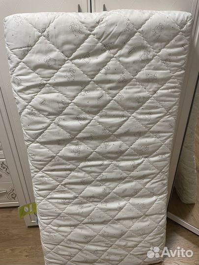 Детская кроватка с матрасом