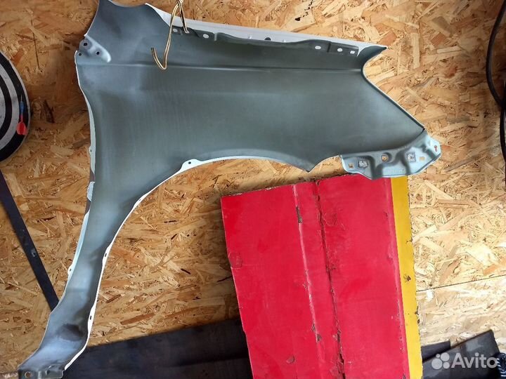 Крыло контрактное левое Toyota Platz NCP12 1nzfe