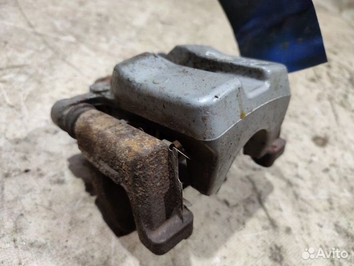 Суппорт задний правый Toyota Camry GSV40 2GR-FE