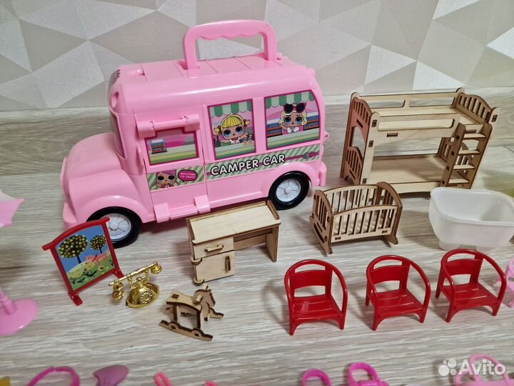 Кукольная мебель и куколки Лол