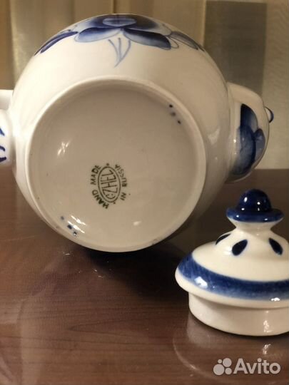 Фарфоровый чайник 