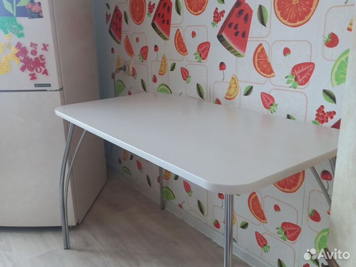 Стол обеденный